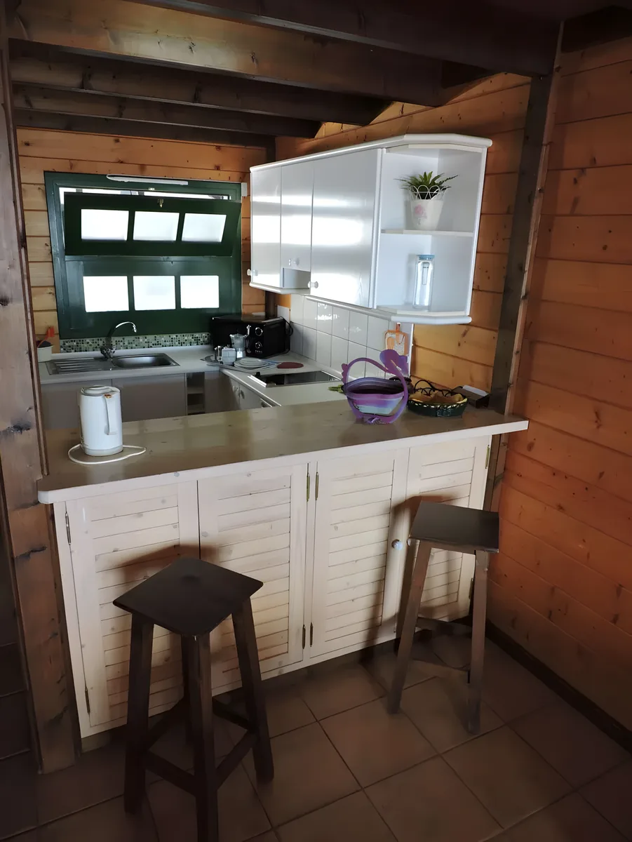 Cocina totalmente equipada en madera
